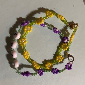 Daisy chain flower bracelet